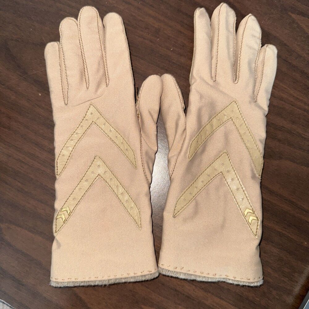 Isotoner Women's Vintage Driving Gloves One Size, Tan Stretch, Lined